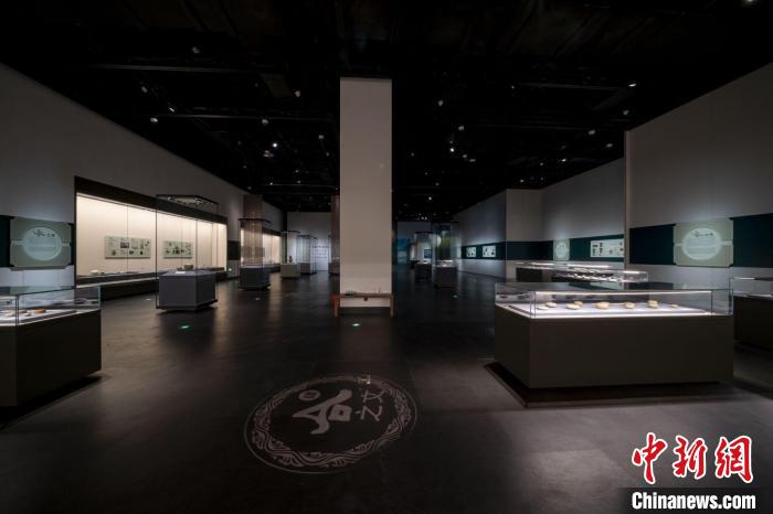 “合子记——陈国桢藏中国古代瓷盒展暨陈国桢捐赠古代陶瓷展”在上海交通大学开展。　上海交大供图